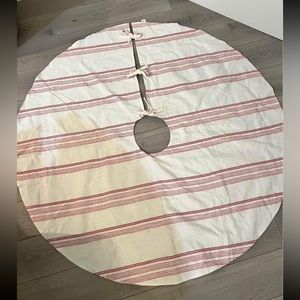 Hearth & hand with magnolia brand brand new Christmas tree skirt